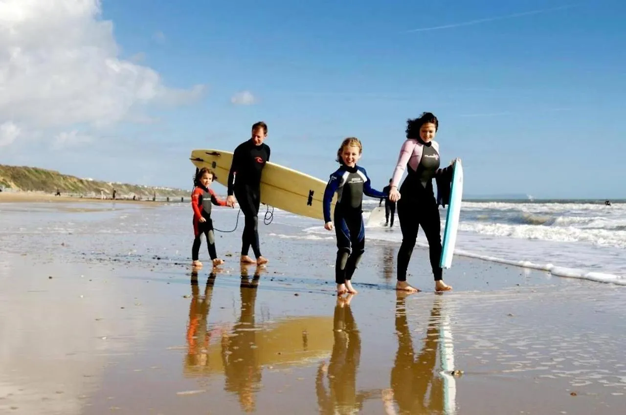 Flat-B, 4 Adults, 20 Mins To Beach, Netflix, Wifi, Sleeps 4 Adults Bournemouth Apartment