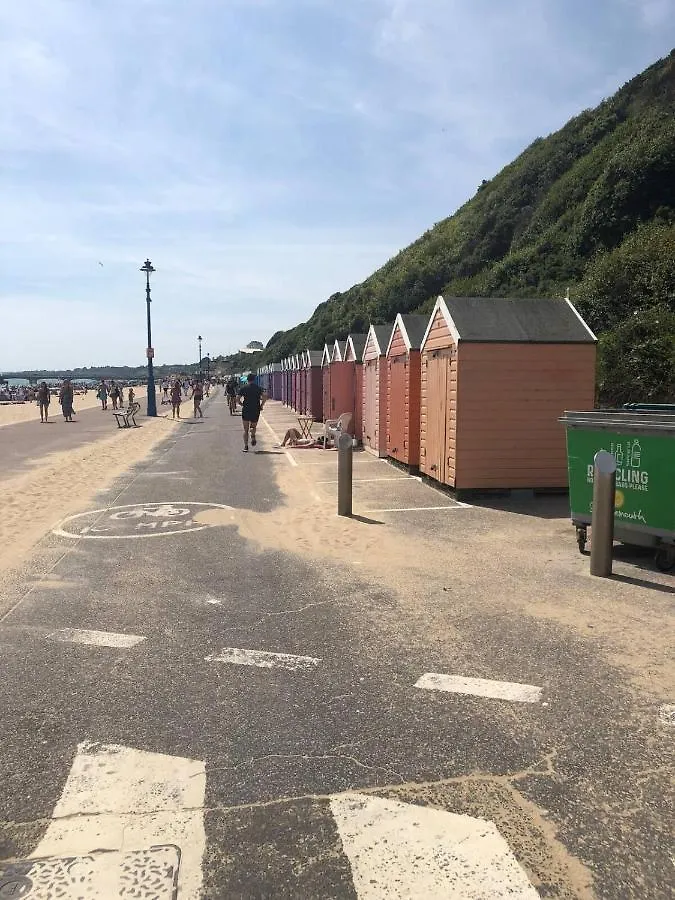 Apartment Flat-B, 4 Adults, 20 Mins To Beach, Netflix, Wifi, Sleeps 4 Adults Bournemouth